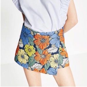Zara floral mini skort!
